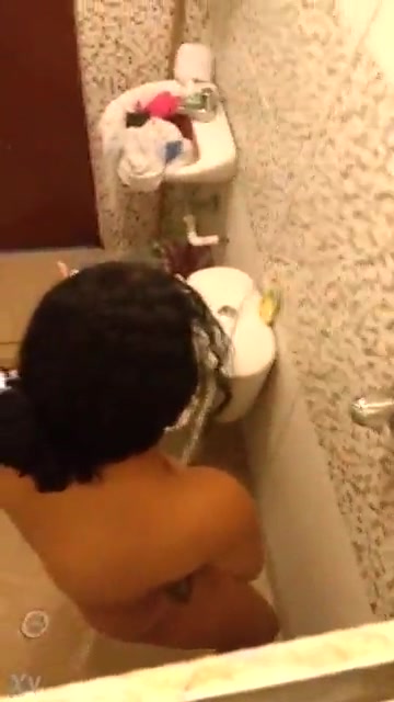 ESPIANDO A MI CUÑADA