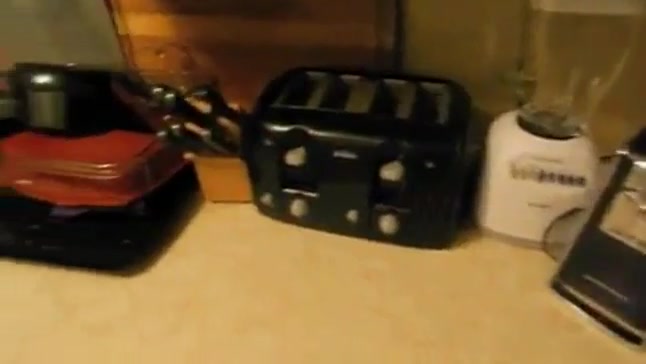 Pillando a mi hermana masturbándose