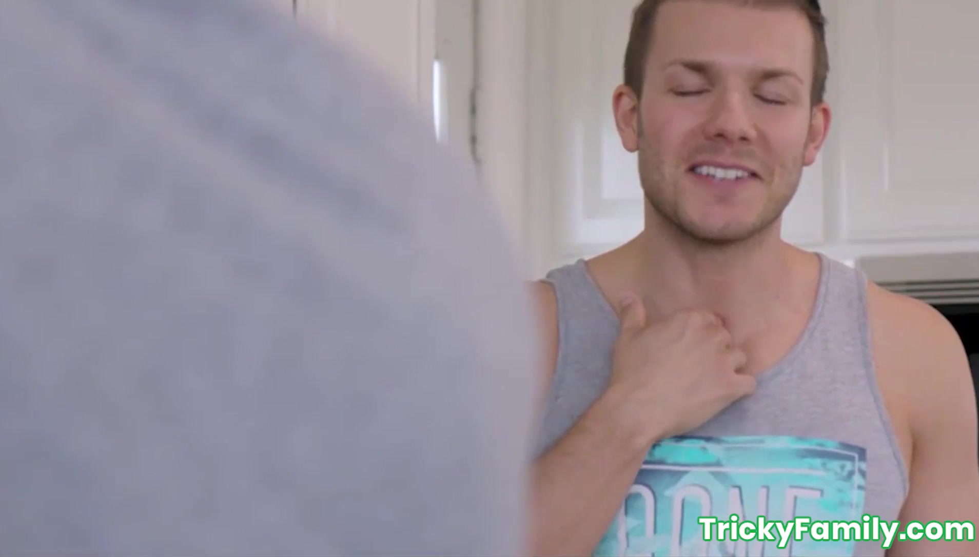 Petite teen stepsis Vanna Bardot fucked well by family taboo member