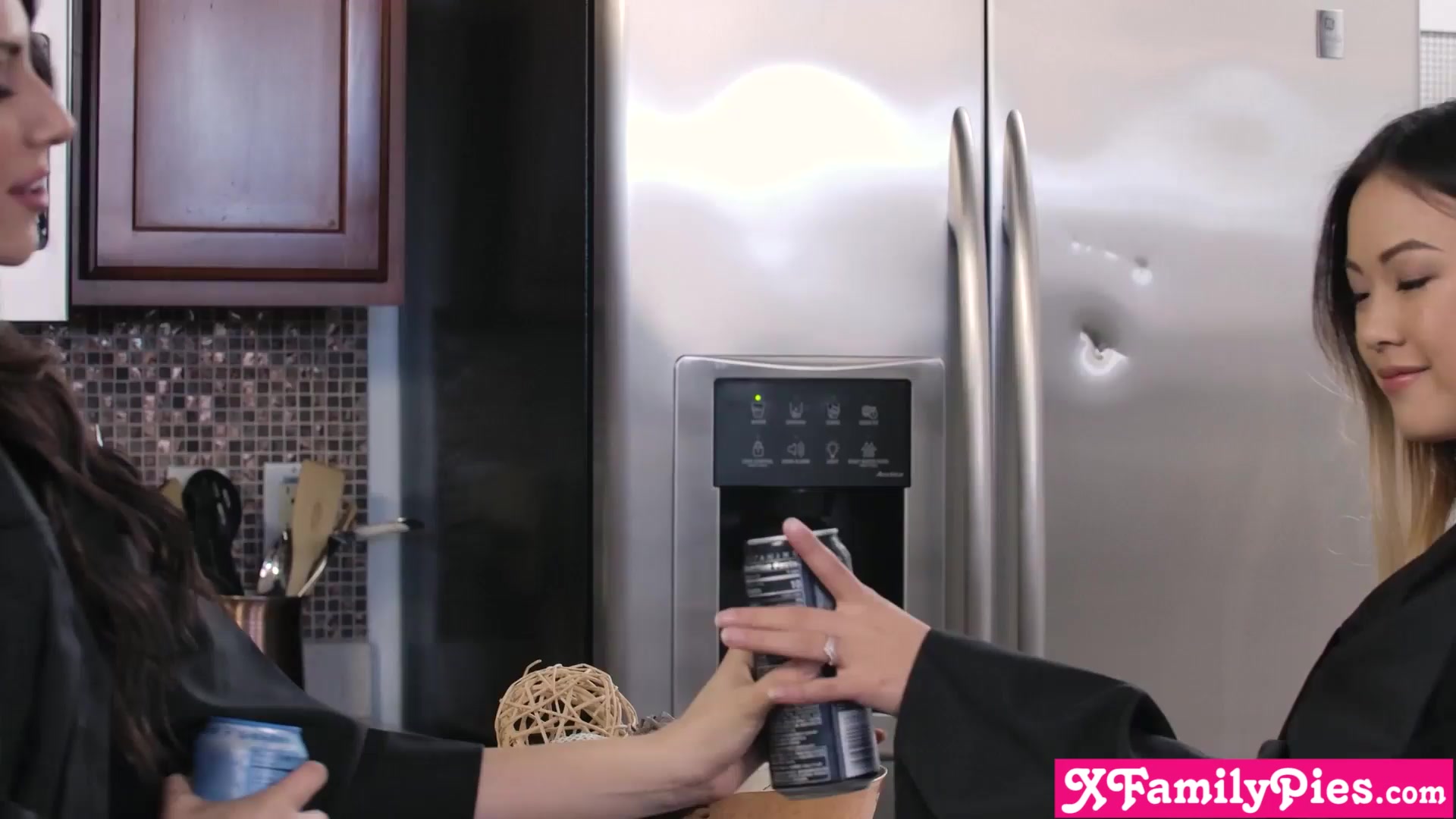 Latina stepsister Hime Marie and Asian friend Lulu Chu threesome with