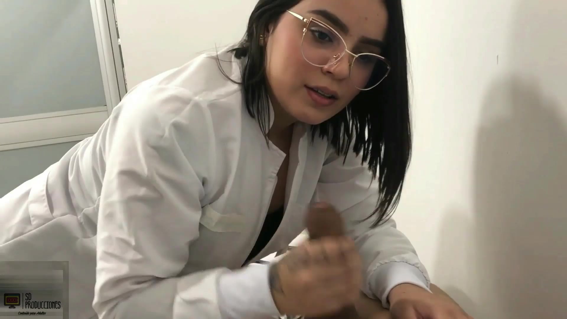 La madrastra de mi mejor amigo resulto ser muy Hospitalaria, Me da su apretado y delicioso coño