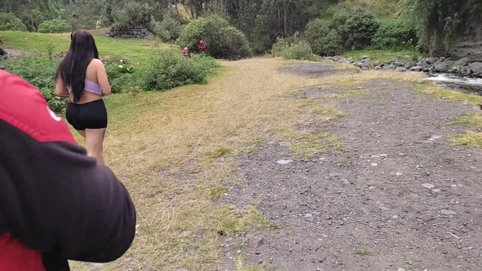 Hermanastra se toma la leche después de una rica mamada