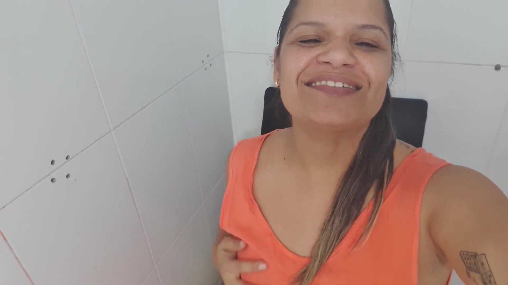 Minha irmã se oferecendo para um gringo em busca de um GREENCARD