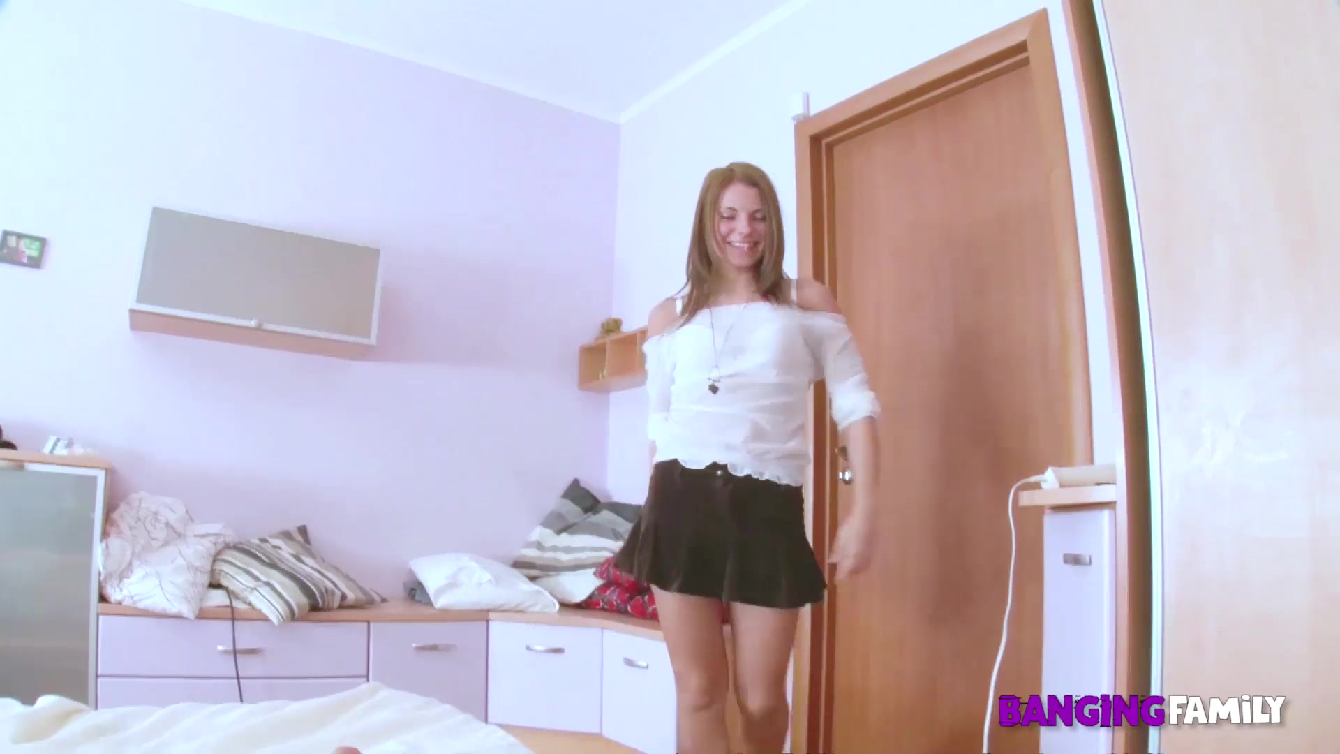 Banging Familly – My Step-Sister Have Such A Hot Body