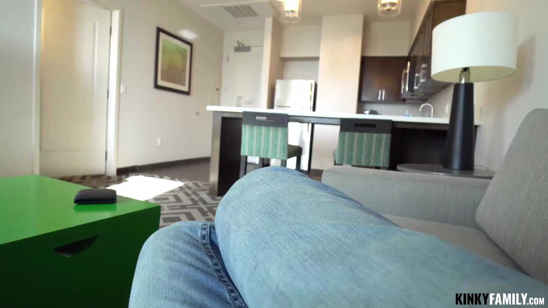 Kinky Family – Stepsis Vanna Bardot fucks for credit card