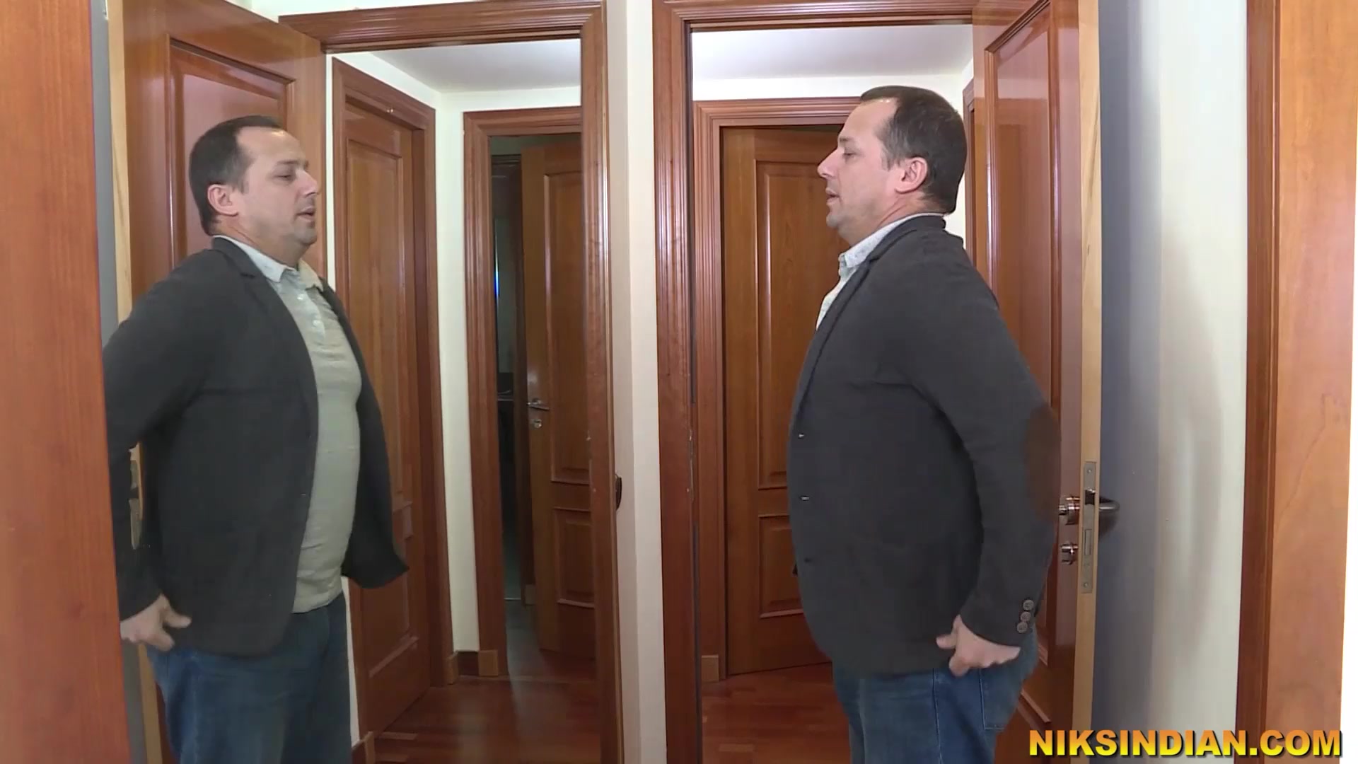 पति के बाहर जाते ही भाभी जी ने पराये मर्द को बुलाकर रंगरेलियां मनायी