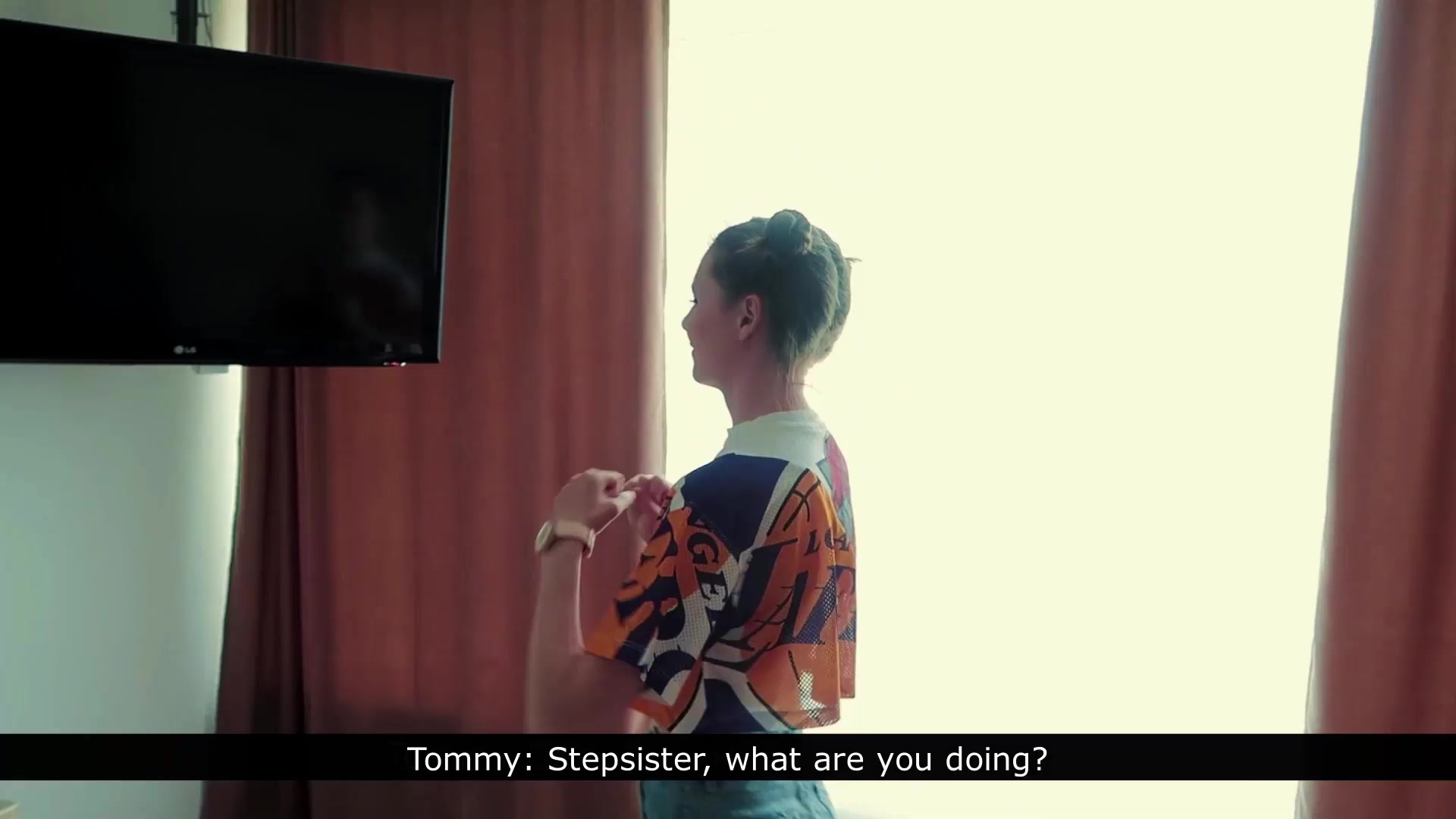 Сводная сестра соблазнила брата во время тренировки и заставила его кончить прямо перед тем, как мама вернулась домой – Elena Ross