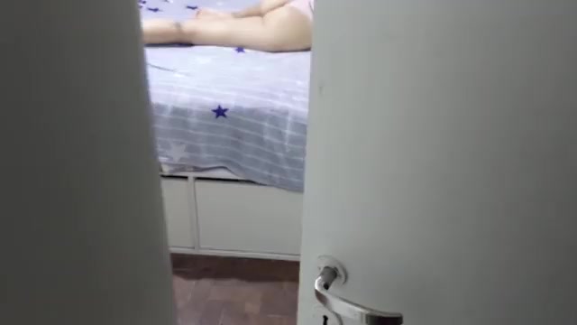 HERMANASTRA me quita CONDÓN y me hace correr