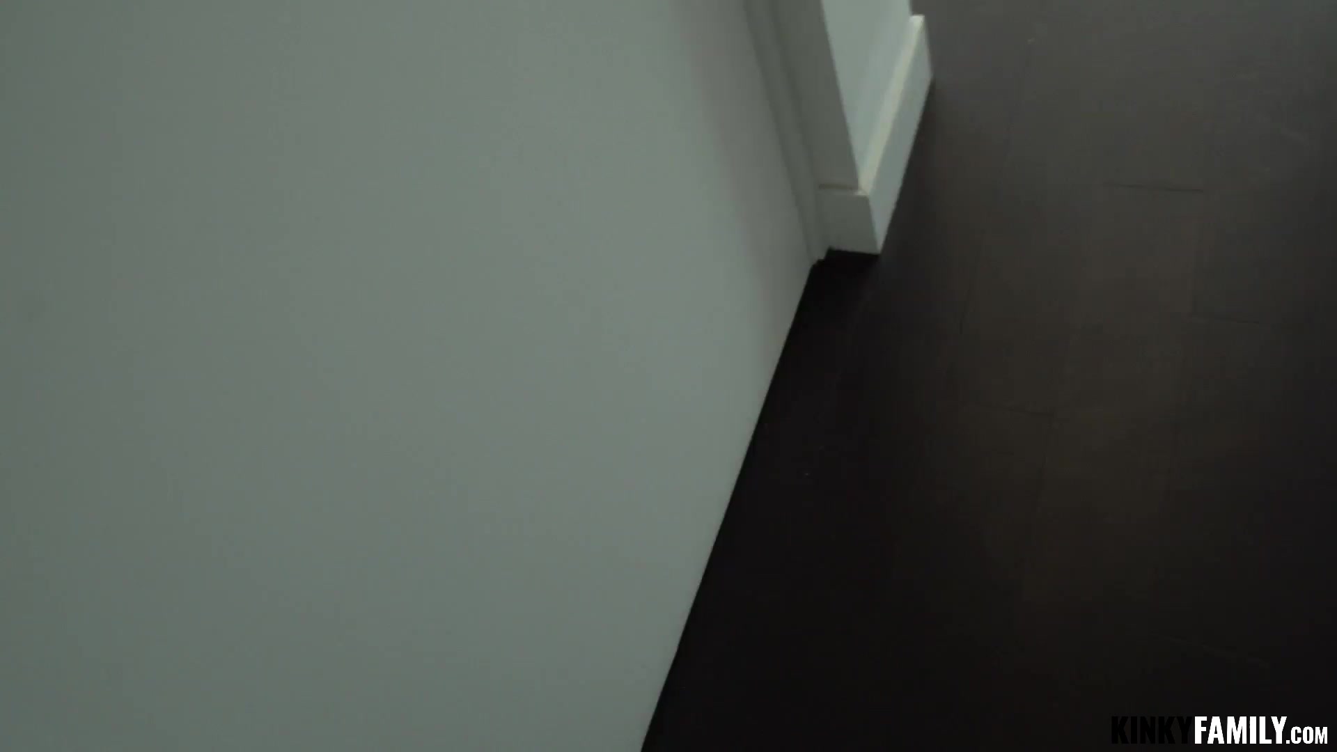 Kinky Family – Stepsis Layla Love has a slurping pussy