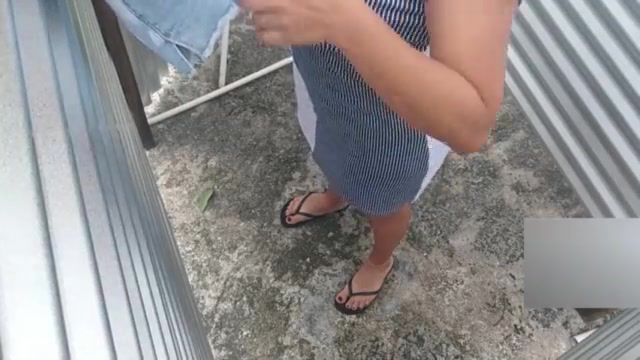 grabada en vestidor de playa hermanastra