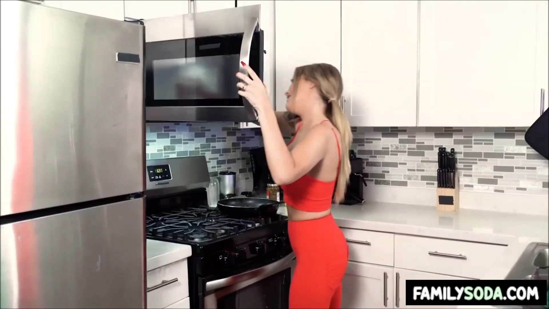 I walk in on my stepmom and start jerking off