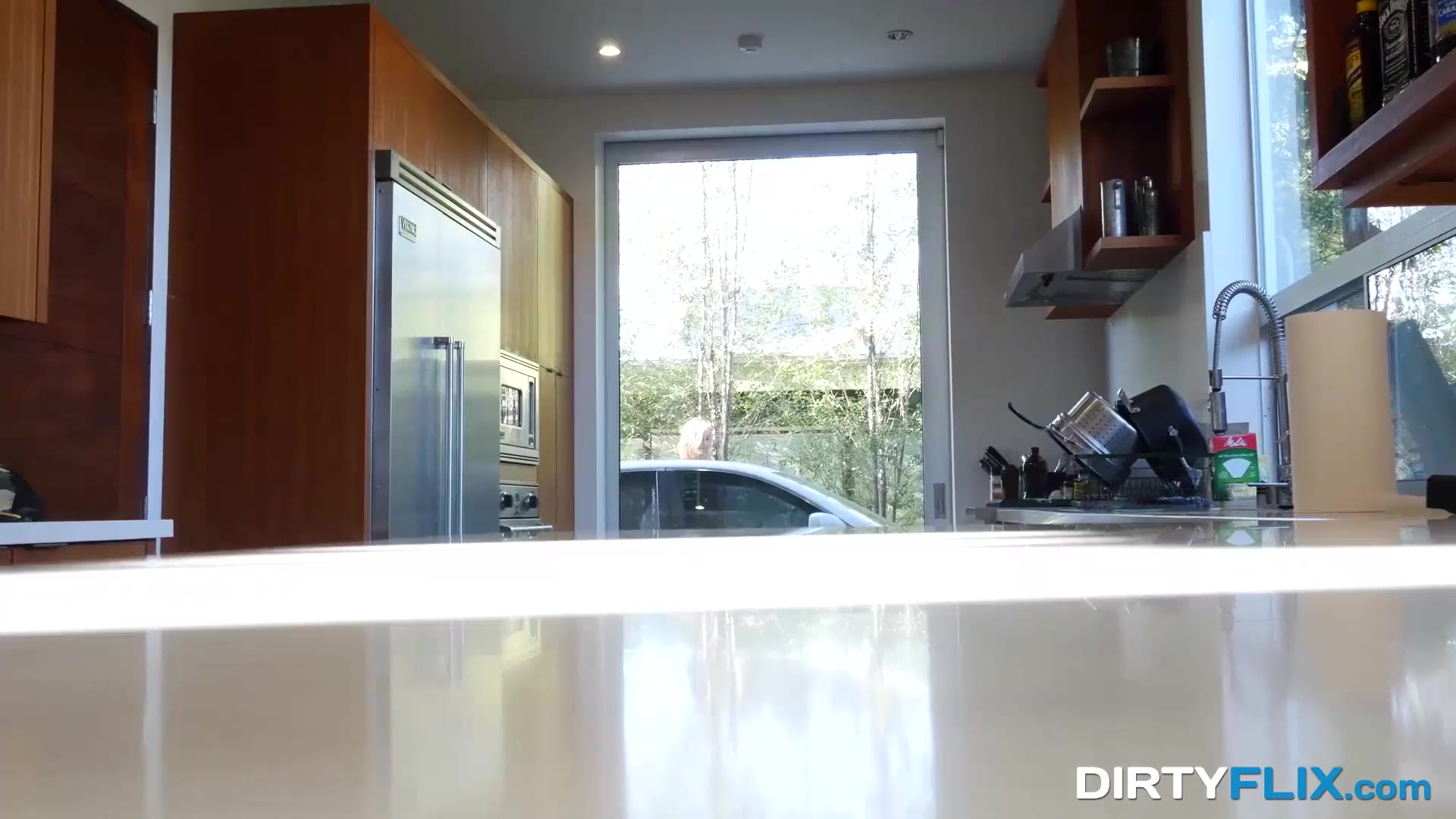 Dirty Flix – I wanna nail my hot stepsis Haley Reed