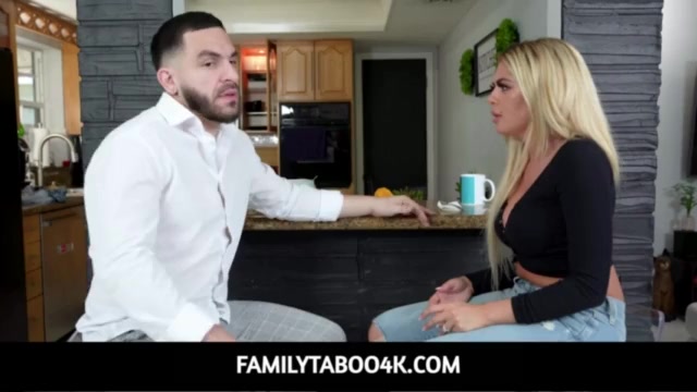 FamilyTaboo4K-Bianca Bangs helps Vivianne DeSilva swallowing Peter’s big load of cum