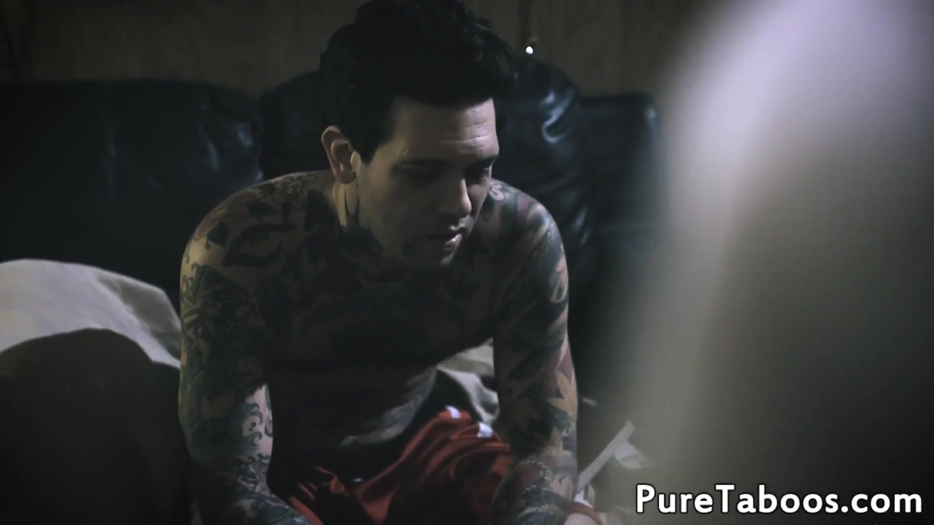 Tattooed goth stepsister anally fucked