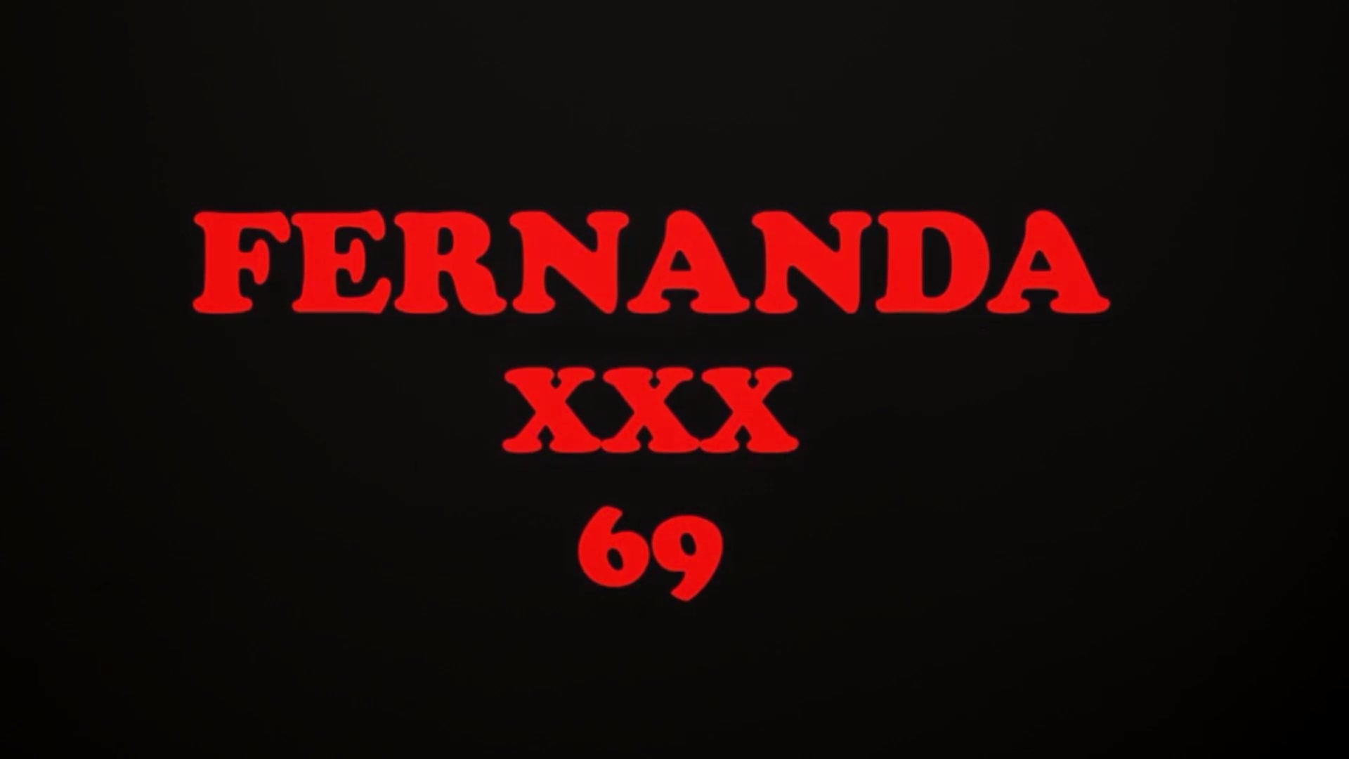 Yo espío a mi cuñada en la ducha y la descubro masturbándose (1)