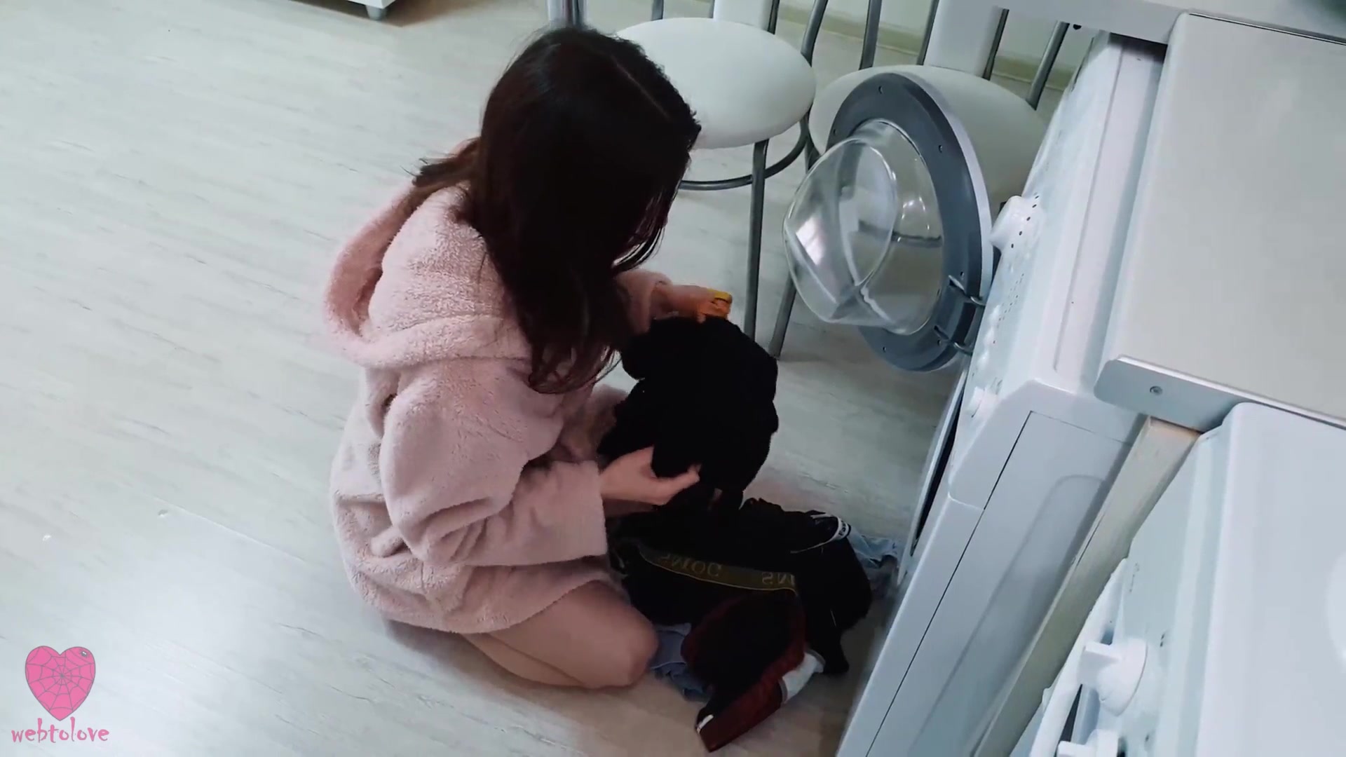 My Step Sister was NOT stuck in the washing machine and caught me when I wanted to fuck her pussy