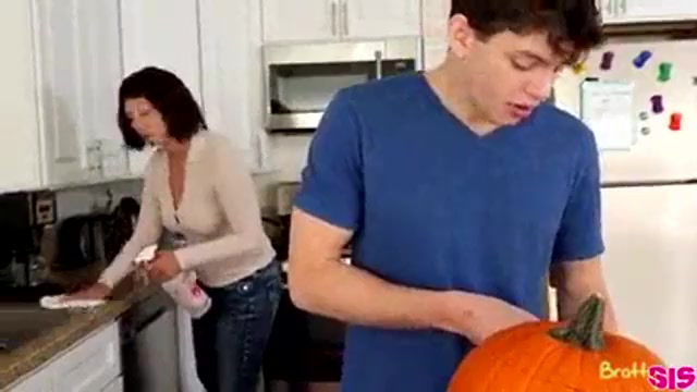 Cojiendo con hermanastra