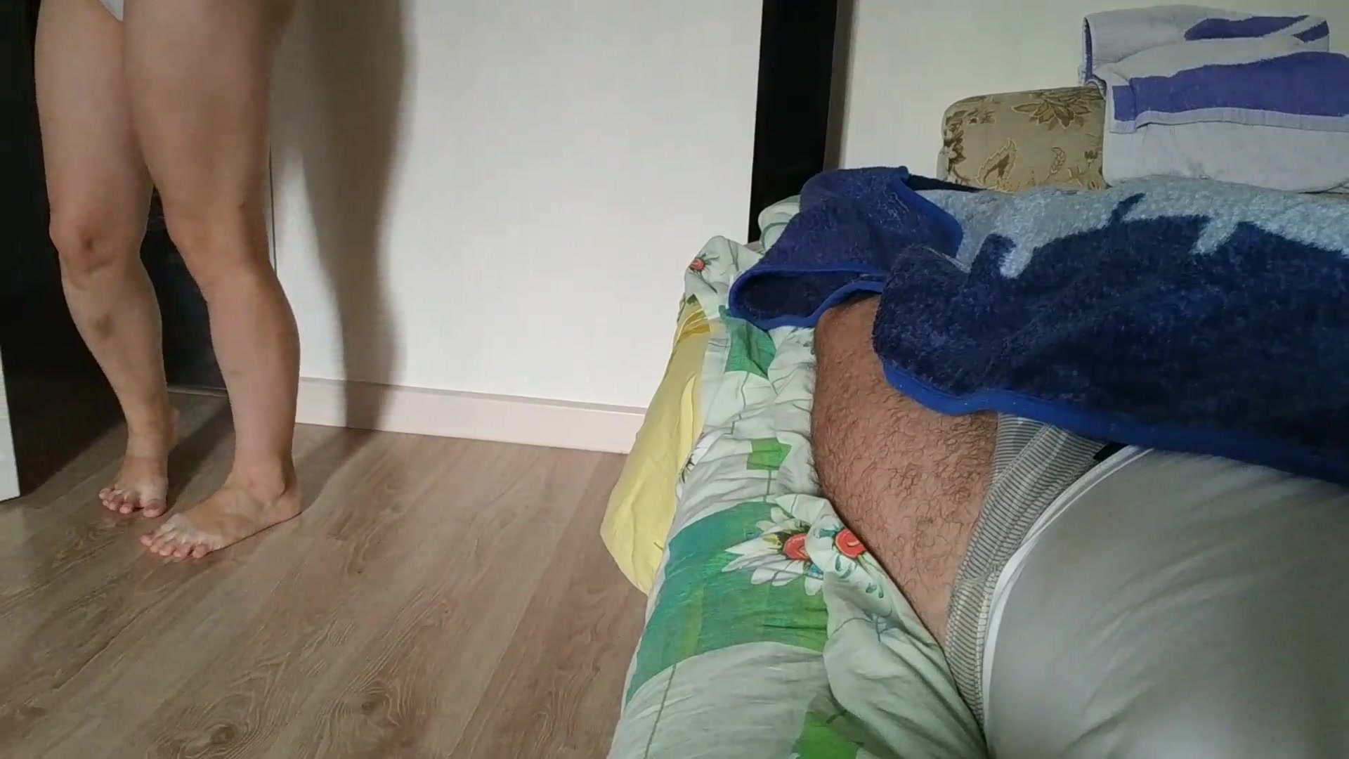 stepsister went to her brother to suck cock