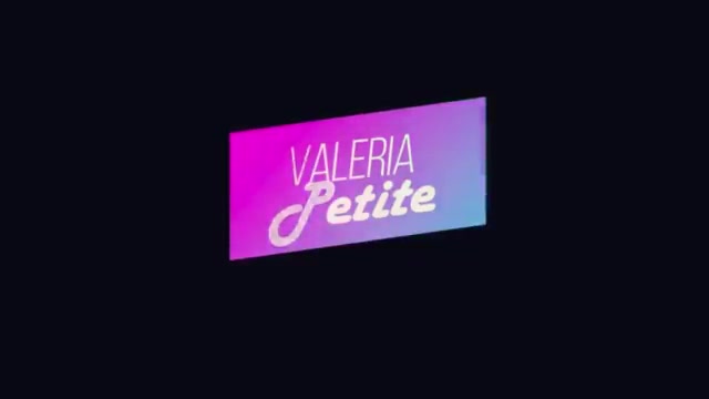 Mi hermanastra me la chupa muy rico y follamos despues