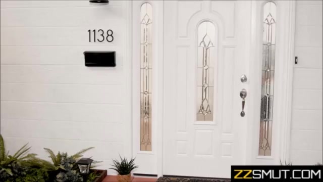 stepSister interrupts me taking a dump