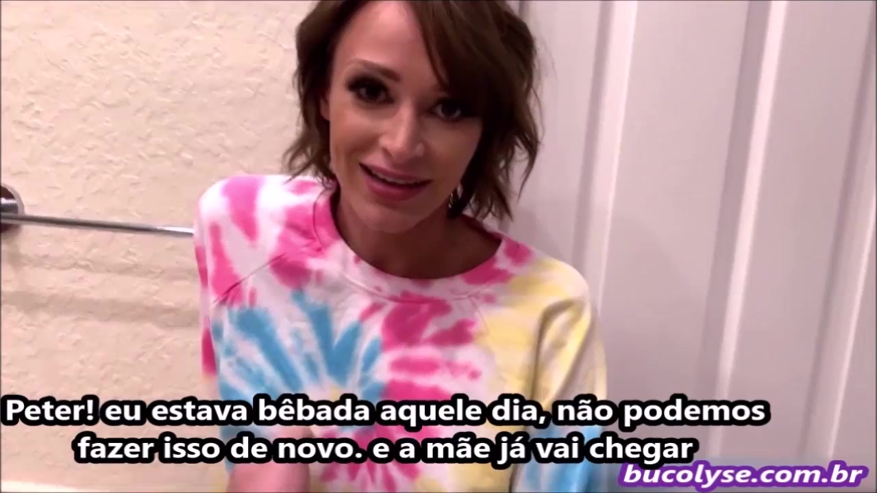 fodendo a meia-irmã putinha no banheiro