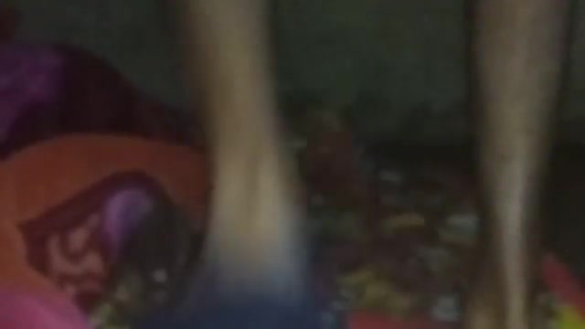 सोई हुई भाभी को उठाकर चोदा