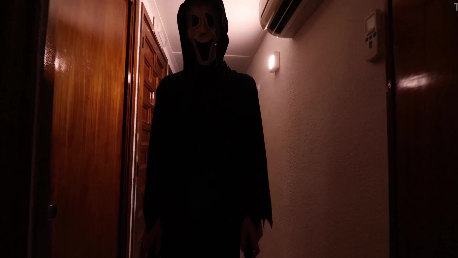 DESPIERTO A MI HERMANASTRA Y ME LA FOLLO