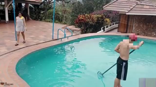 Piscina pública ! A Mi Hermanastra CULONA LE ENCANTA EL SEXO DURO Y ARRIESGADO- HISTORIA COMPLETA