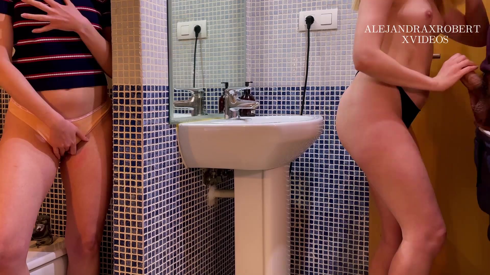 ME DIERON UNA FOLLADA INCREIBLE DELANTE DE MI HERMANASTRA , DOGGYSTYLE , BLOWJOB