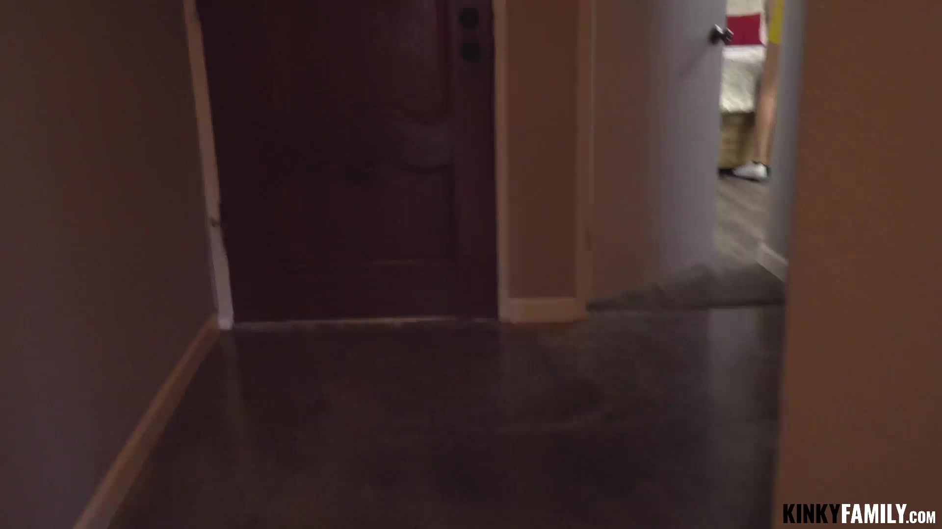 Kinky Family – I owed my stepsis Eliza Ibarra an orgasm