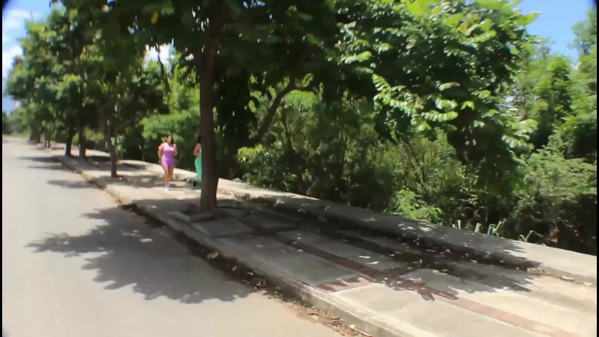 Mi hermanastra me folla el coño en un Uber