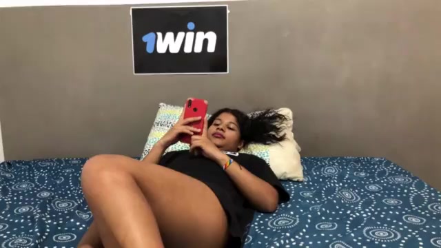 LA CACHONDA DE MI HERMANASTRA QUIERE TENER MUCHO SEXO