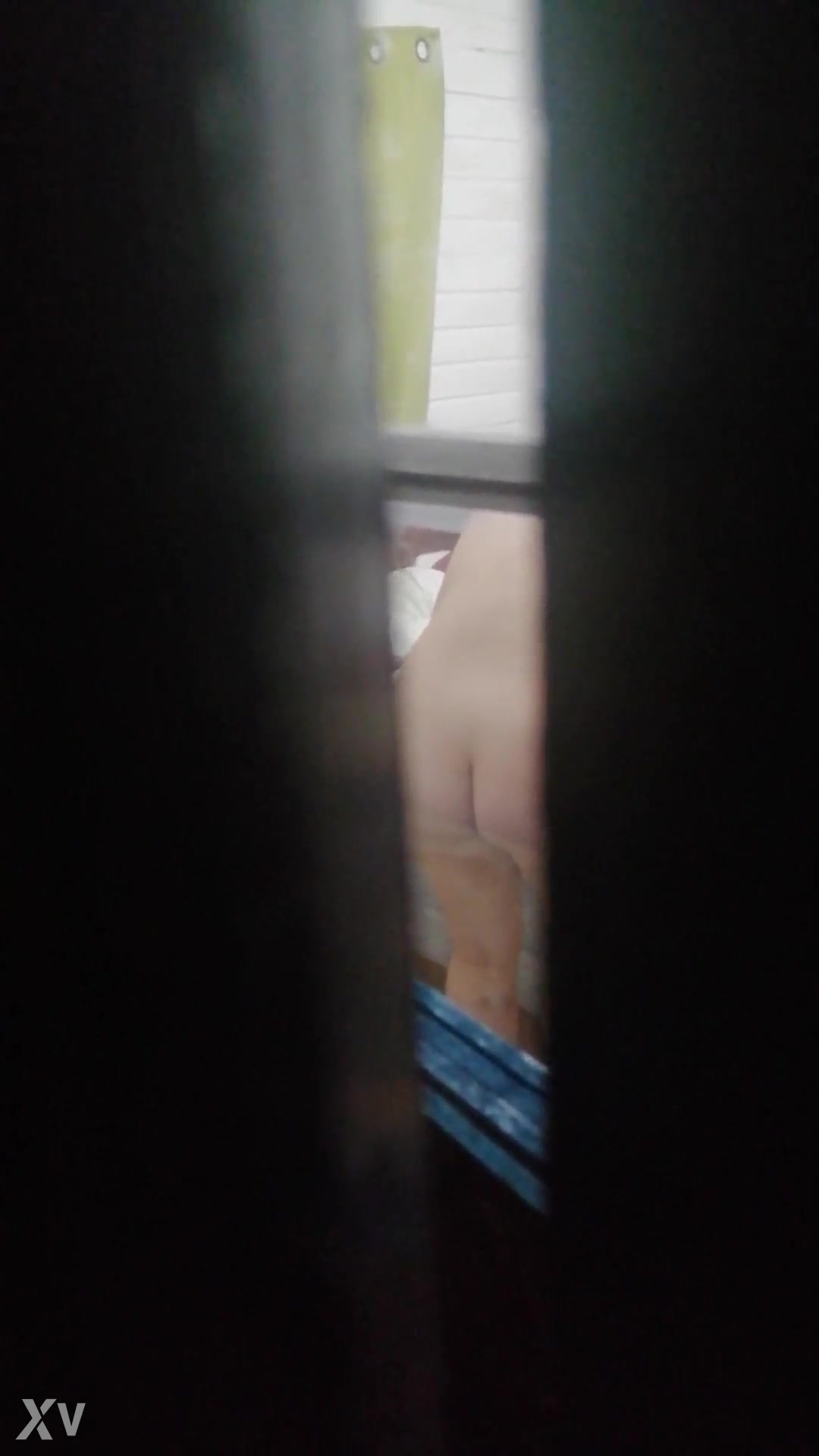 ESPIO A MI HERMANA MIENTRAS SE VISTE