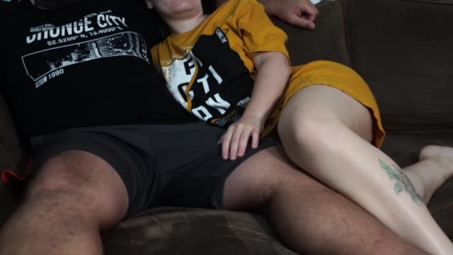 BLOWFLIX with my STEP SISTER, she made me a great blowjob when watching our favorite movie