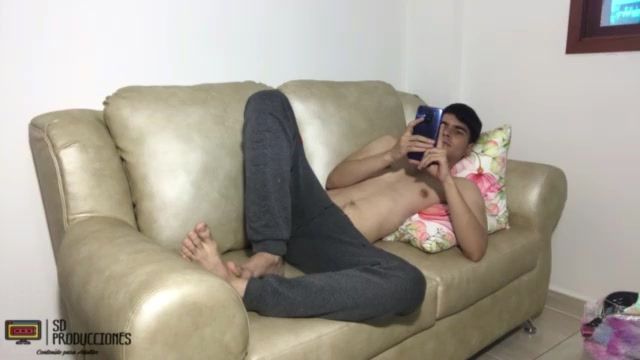 La cachonda de mi hermanastra se traga mi leche