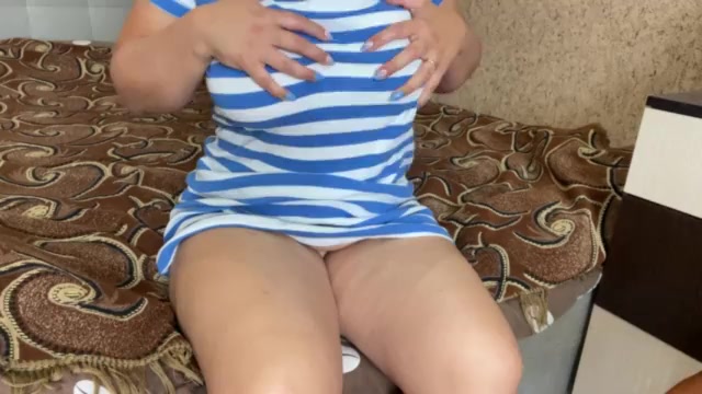 Сводная сестра показала мне свою мастурбацию