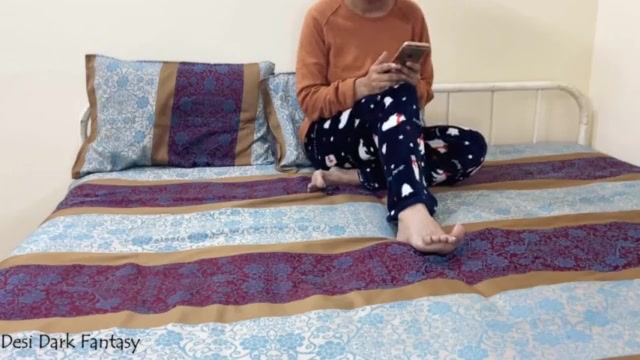 भाई ने बहन को पोर्न वीडियो देखते हुए पकड़ा और चुदाई के लिए मनवा लिया – एपिसोड – 1