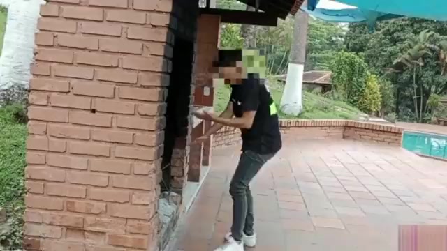 Arriesgado sexo al aire libre con cachonda hermanastra de gran culo!