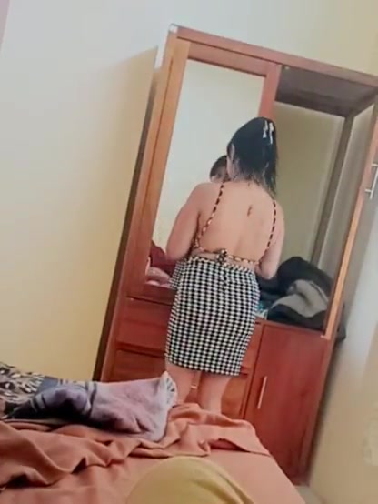 Me Masturbo en Frente de mi Cuñada Mientras se a Lista Para el Novio