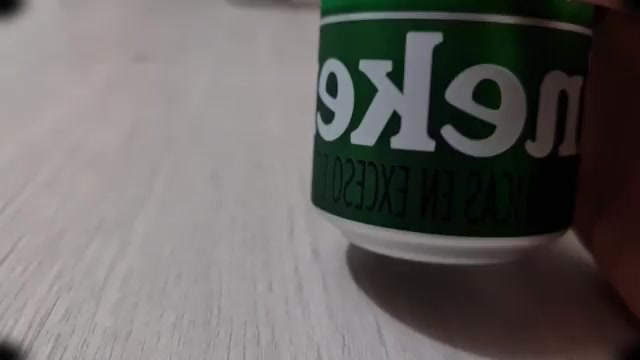 mi hermanastra usando bragas blancas abriendo las piernas