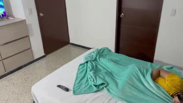 Me follo a mi hermanastra duerme y me corro rico.